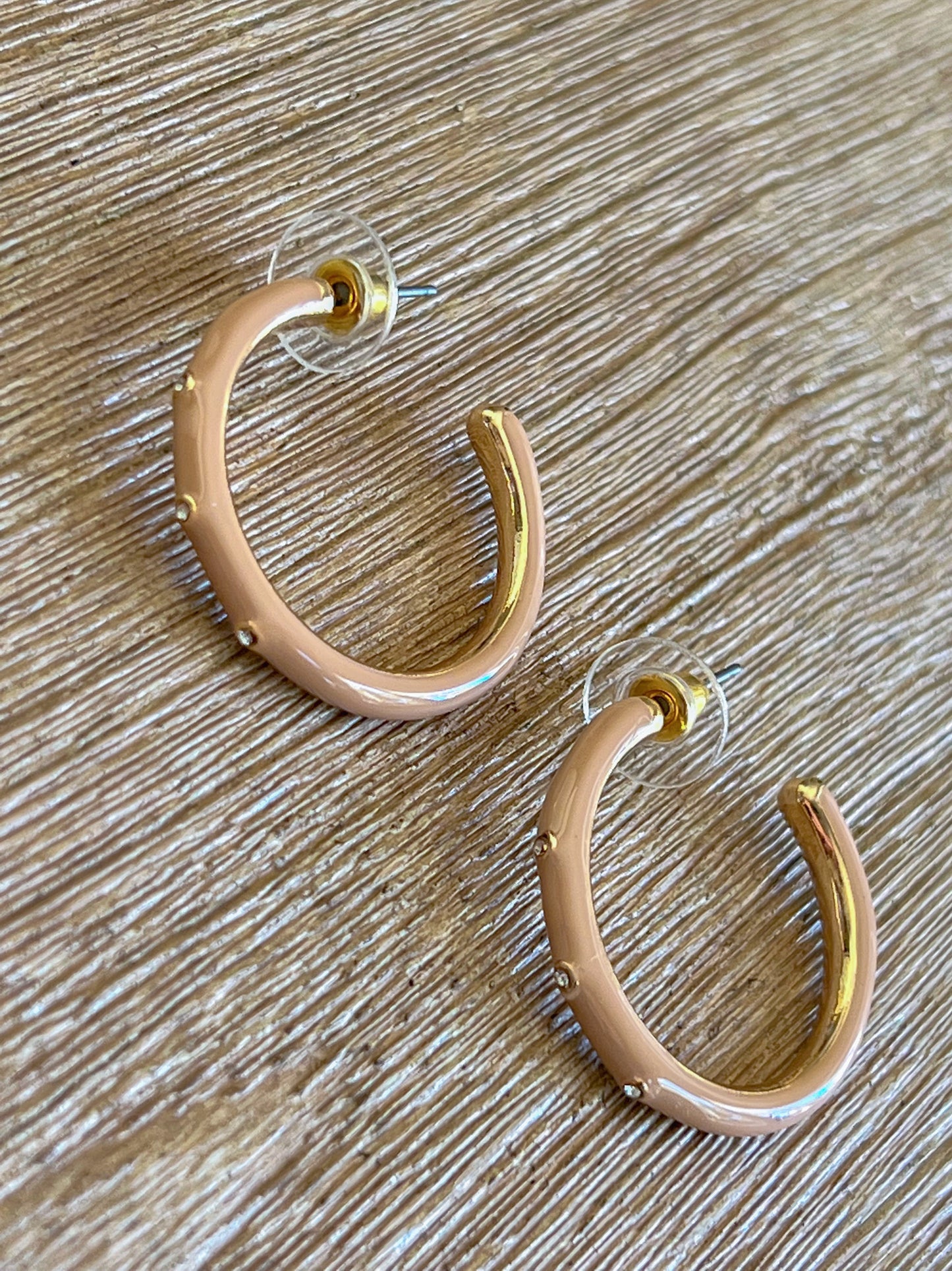 These nude Mini Hoop Earrings will have everyone starring! When your outfit feels like something is missing.. throw on this pair and call it a day.  1'' Long Plastic Backing Made in China.